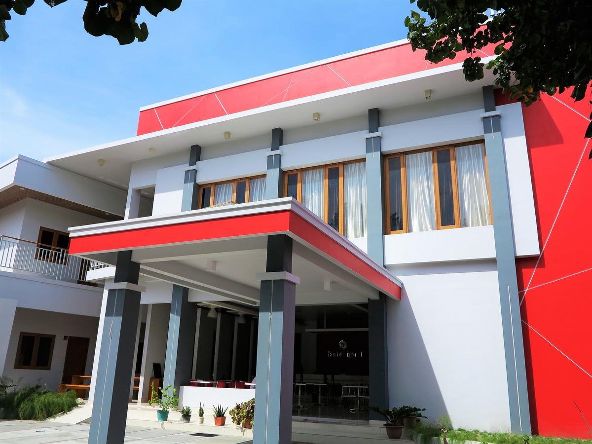 Tanto Hotel Waingapu Exterior foto